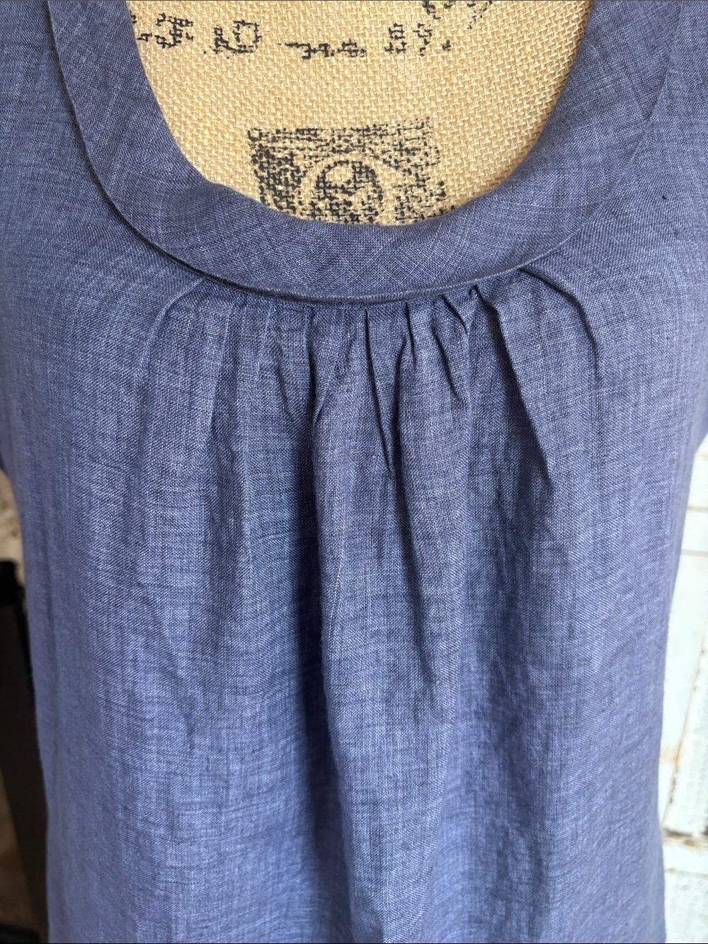 Malvin 100% linen blue chambray scoop neck shirt dress cap sleeves pleated neck - Picture 3 of 16